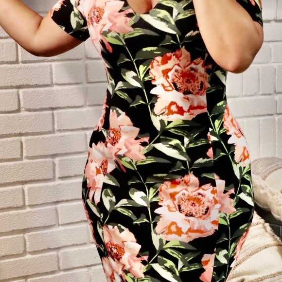 Black and Pink Floral Mid Dress - Picture 4 of 4